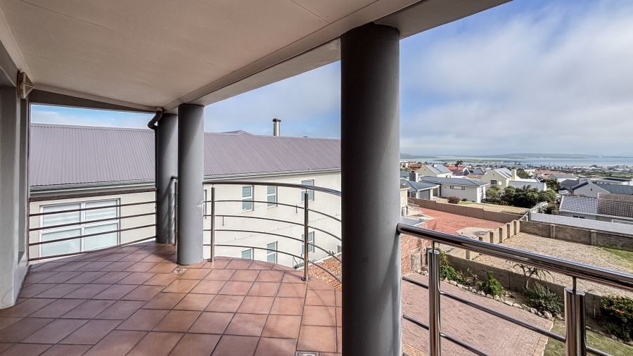 To Let 5 Bedroom Property for Rent in Myburgh Park Western Cape